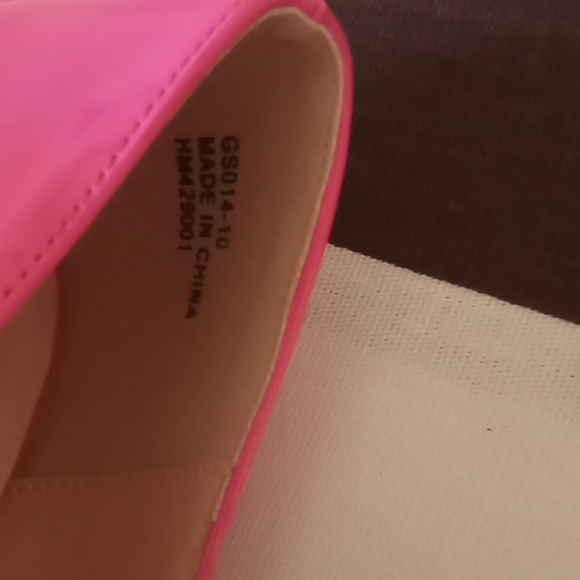 Shoes - Picture 6 of 9